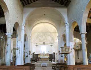 chiesa san donato interno